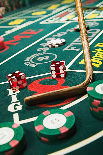Live dealer at roulette table in slotmetro studio